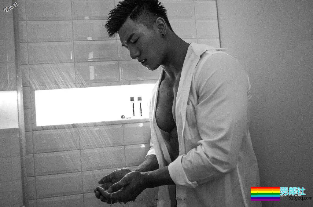 北体大超man体育生，阳刚腱子肉大筋霸！直言不拒粉丝试手感！ - 51虹马