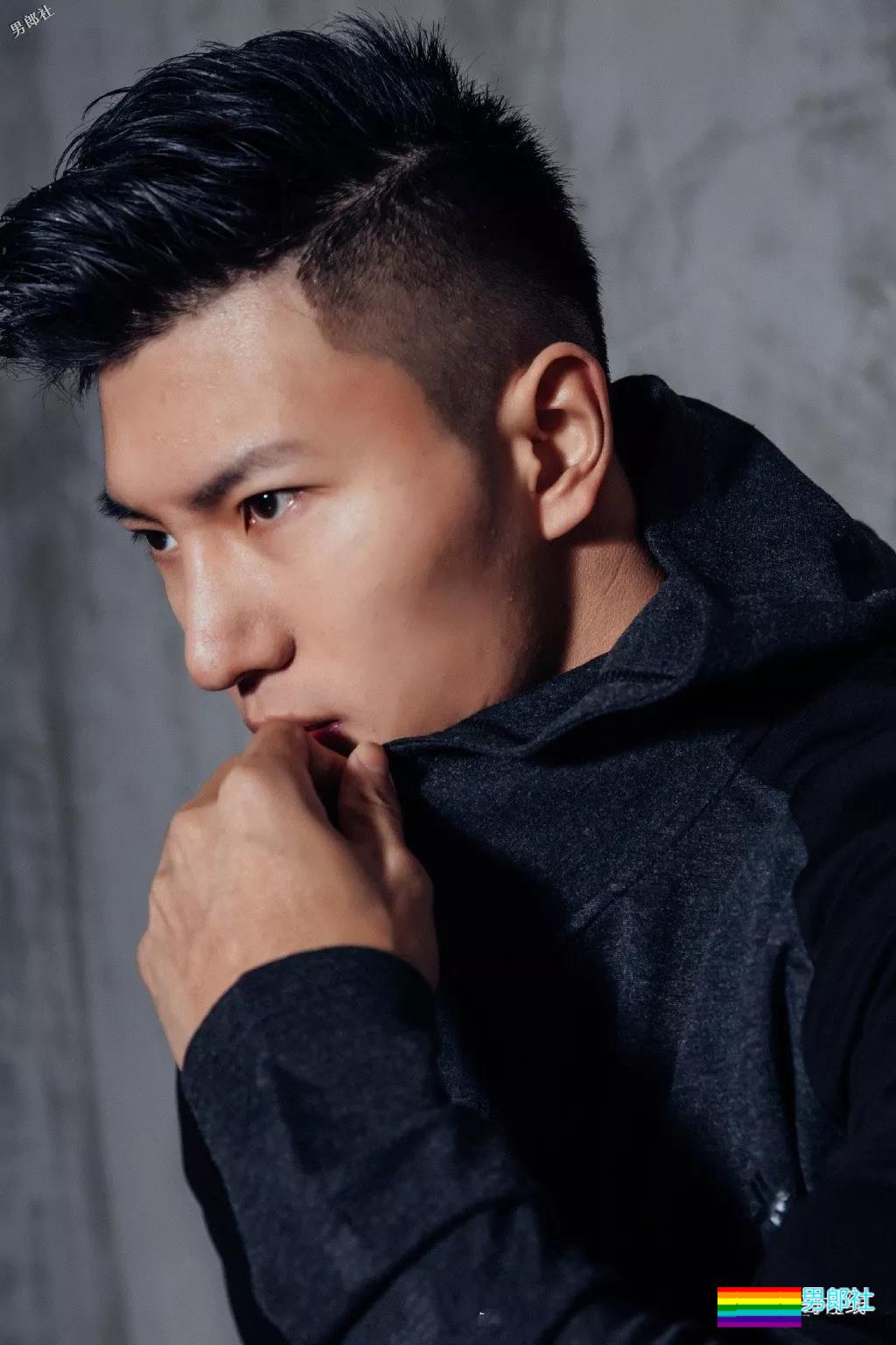 北体大超man体育生，阳刚腱子肉大筋霸！直言不拒粉丝试手感！ - 51虹马