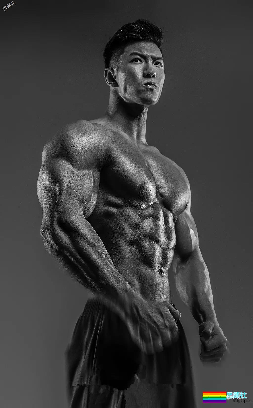 北体大超man体育生，阳刚腱子肉大筋霸！直言不拒粉丝试手感！ - 51虹马