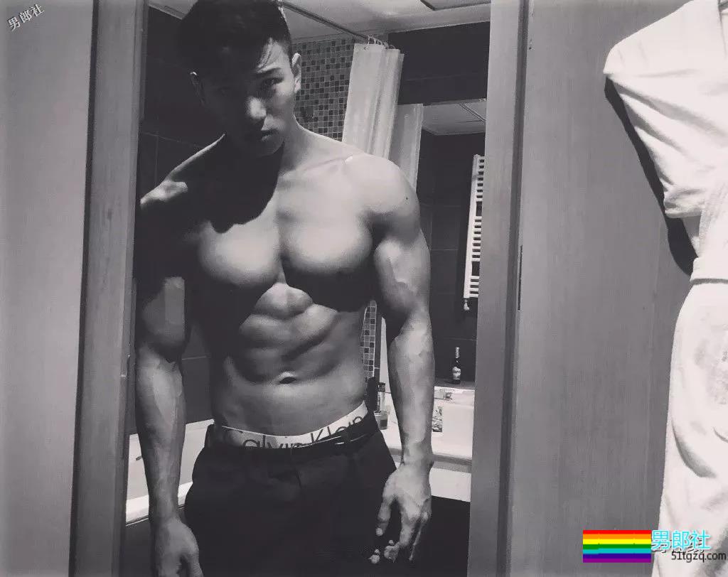 北体大超man体育生，阳刚腱子肉大筋霸！直言不拒粉丝试手感！ - 51虹马