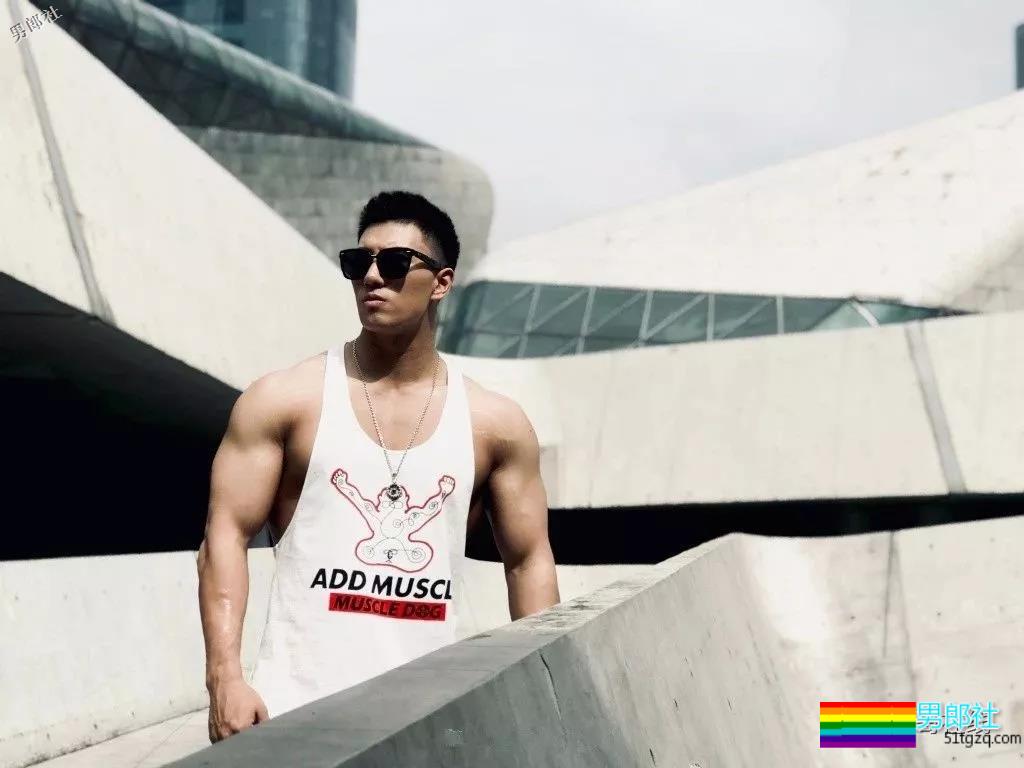 北体大超man体育生，阳刚腱子肉大筋霸！直言不拒粉丝试手感！ - 51虹马