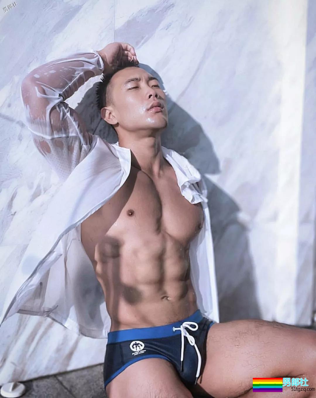 这两款肌肉大大的帅哥，你中意的是？ - 51虹马