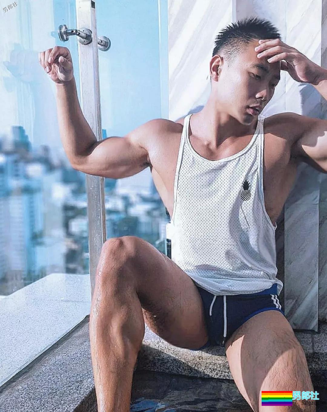 这两款肌肉大大的帅哥，你中意的是？ - 51虹马