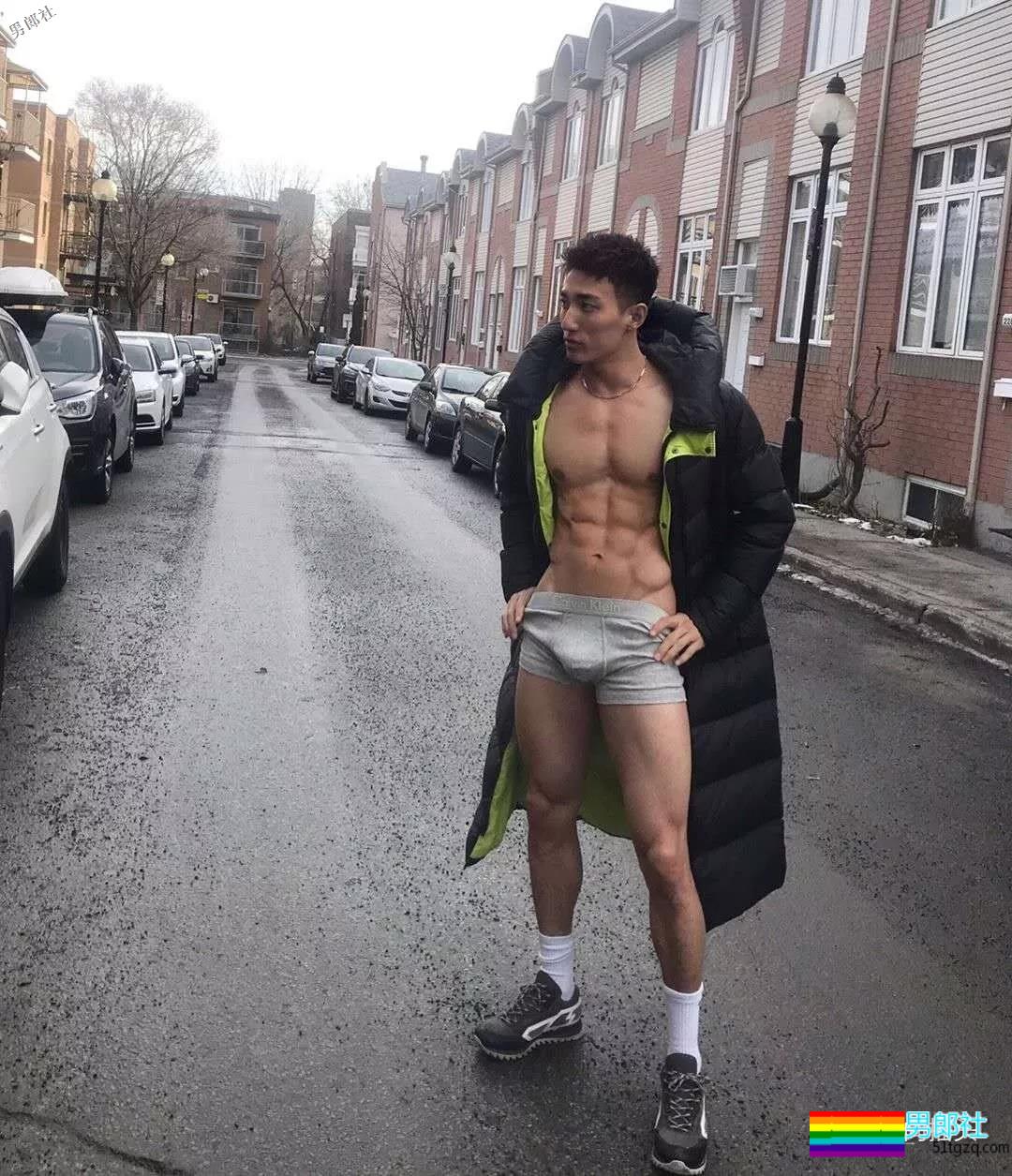 健壮体育生男模，冰天雪地竟穿短裤漏身材？ - 51虹马