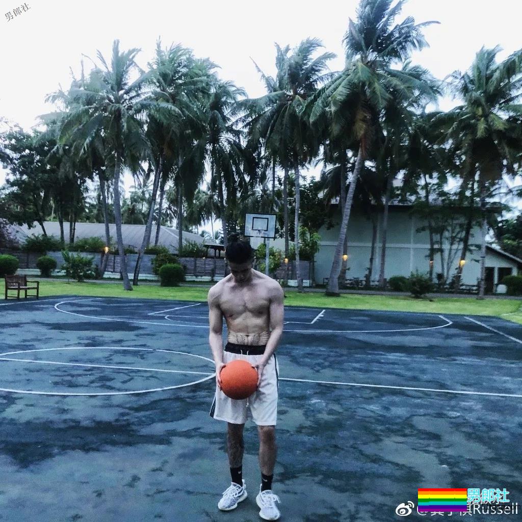 这些综艺上出现的男孩儿，我都很可以！有一个还被传是gay！ - 51虹马