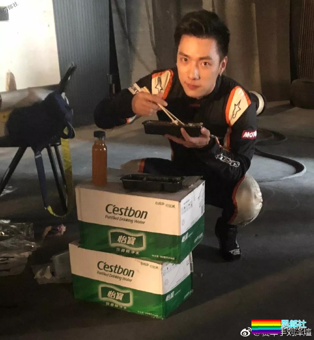 这些综艺上出现的男孩儿，我都很可以！有一个还被传是gay！ - 51虹马