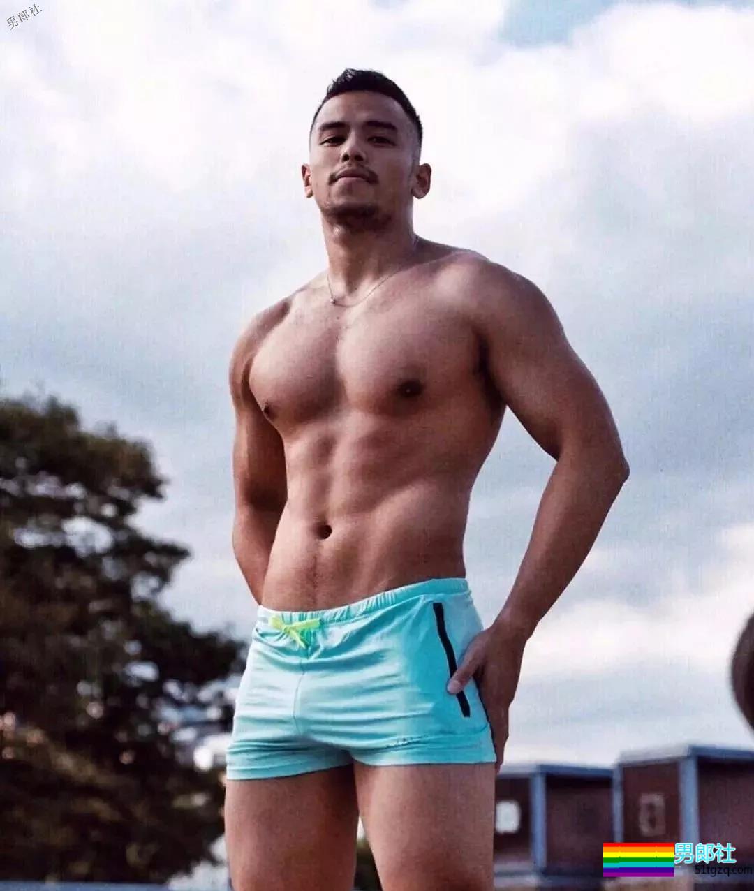 正装络腮胡结实肌肉熟男，脱掉后身材太MAN-51虹马