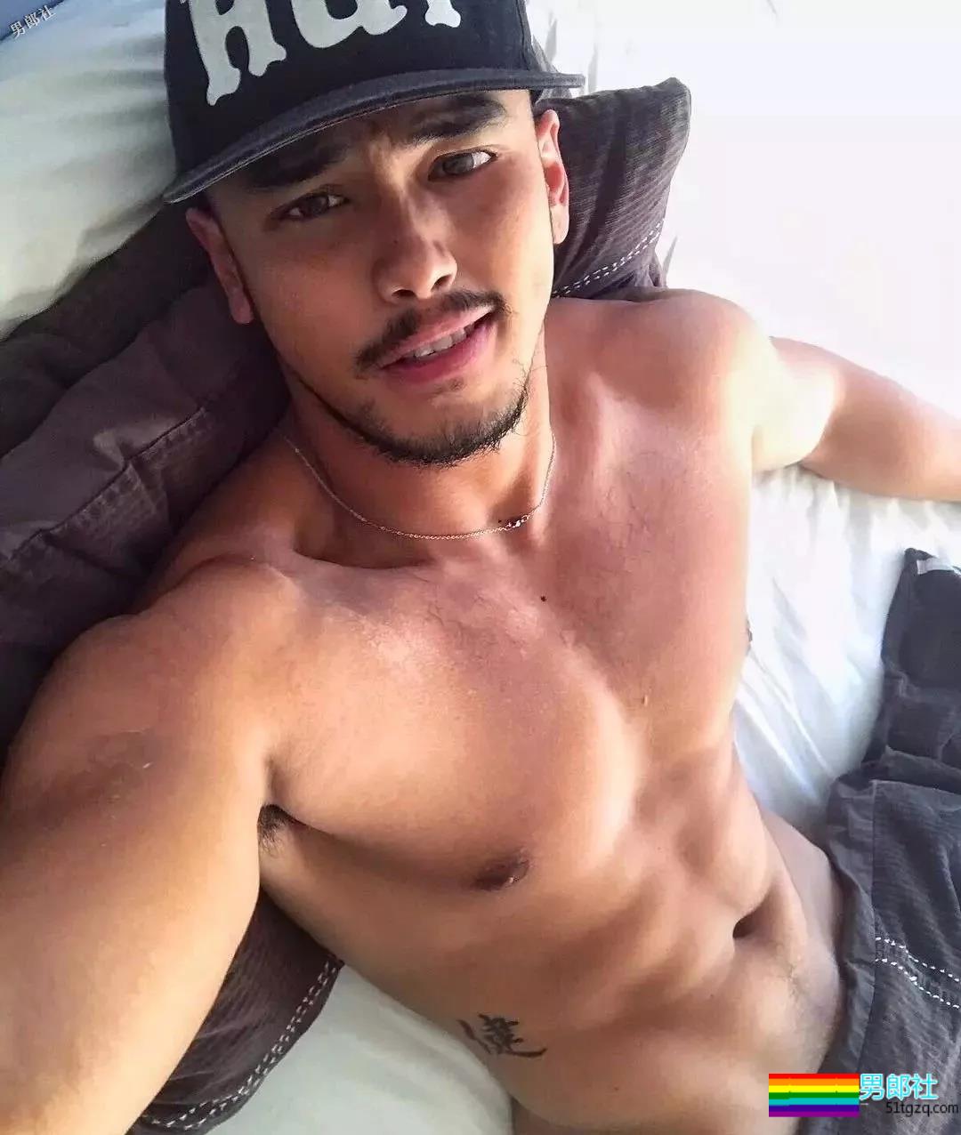 正装络腮胡结实肌肉熟男，脱掉后身材太MAN - 51虹马