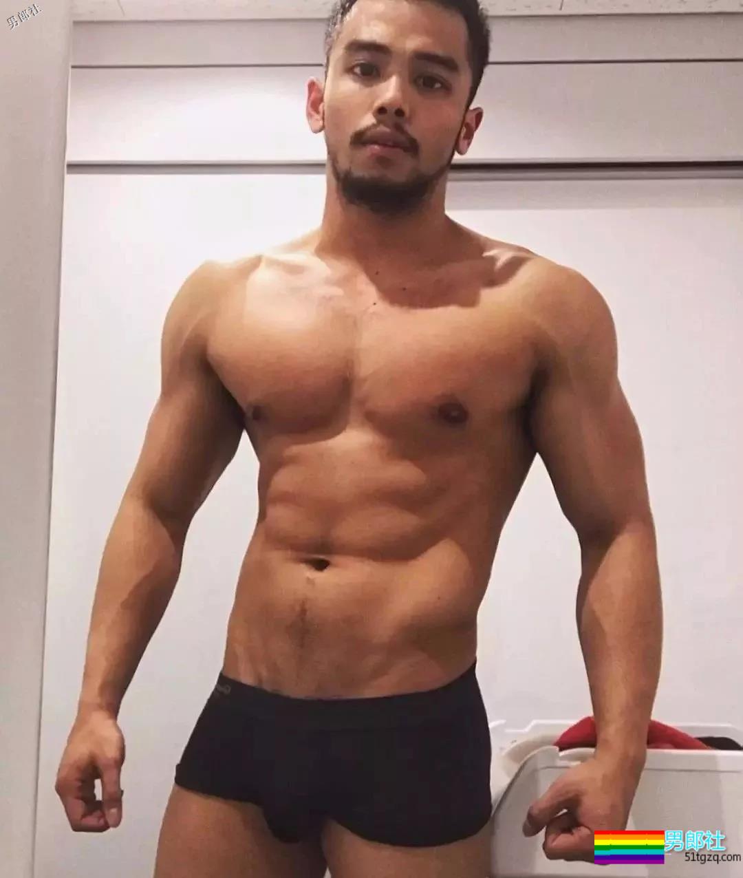 正装络腮胡结实肌肉熟男，脱掉后身材太MAN - 51虹马