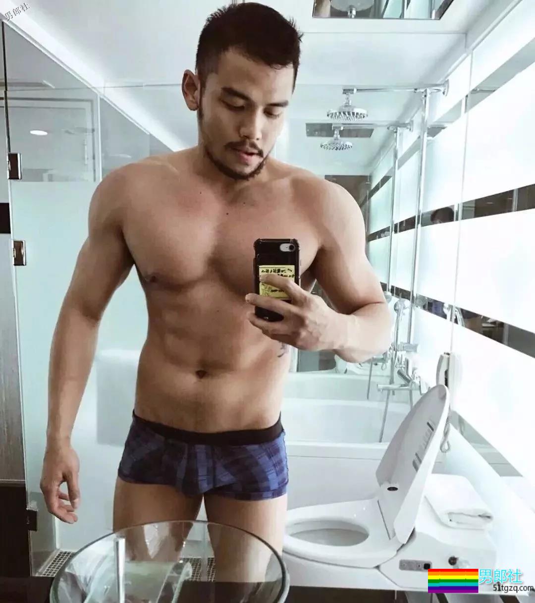 正装络腮胡结实肌肉熟男，脱掉后身材太MAN - 51虹马