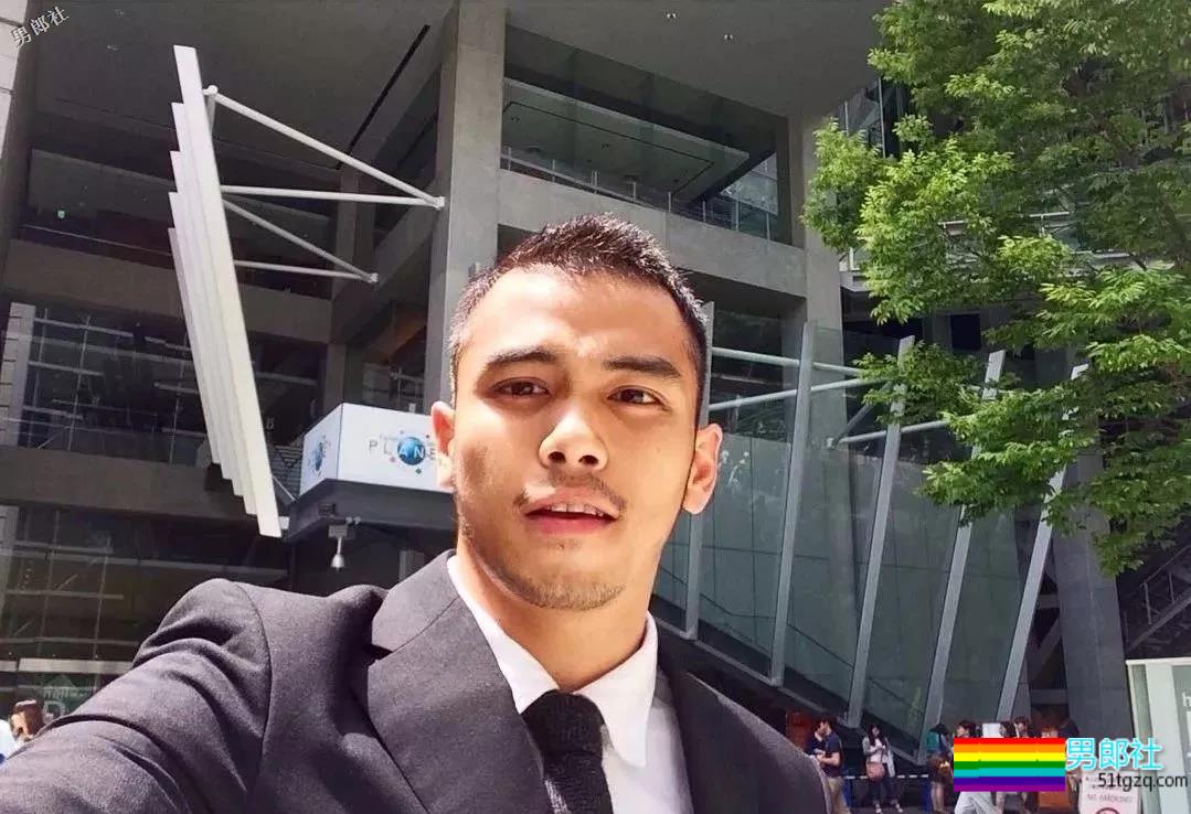 正装络腮胡结实肌肉熟男，脱掉后身材太MAN - 51虹马