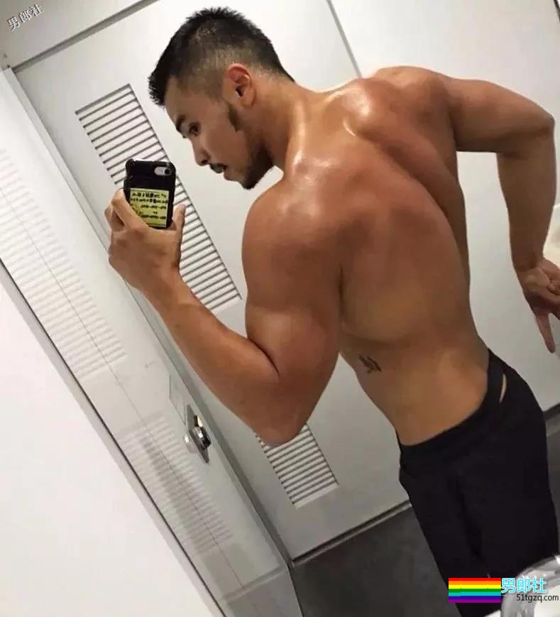 正装络腮胡结实肌肉熟男，脱掉后身材太MAN - 51虹马