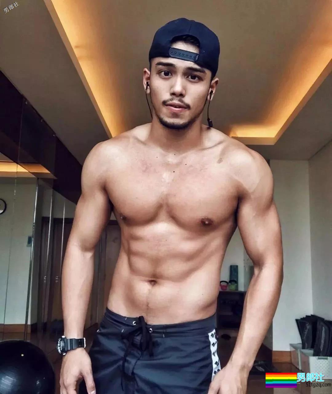 正装络腮胡结实肌肉熟男，脱掉后身材太MAN - 51虹马