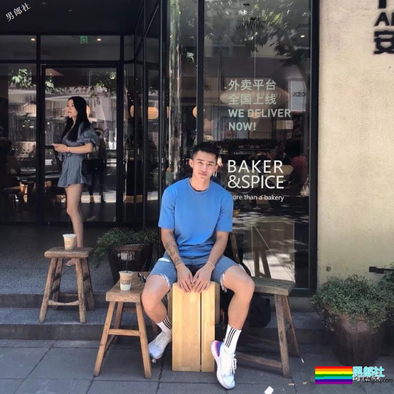 “高端零”牵手当红流量明星！高颜值名媛小狼狗六块腹肌出镜，原来是他啊…… - 51虹马