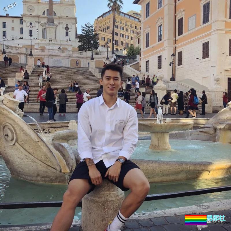 “高端零”牵手当红流量明星！高颜值名媛小狼狗六块腹肌出镜，原来是他啊…… - 51虹马