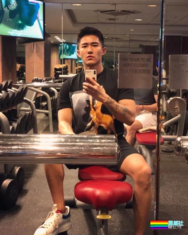 “高端零”牵手当红流量明星！高颜值名媛小狼狗六块腹肌出镜，原来是他啊…… - 51虹马