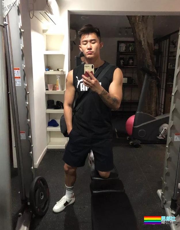 “高端零”牵手当红流量明星！高颜值名媛小狼狗六块腹肌出镜，原来是他啊…… - 51虹马