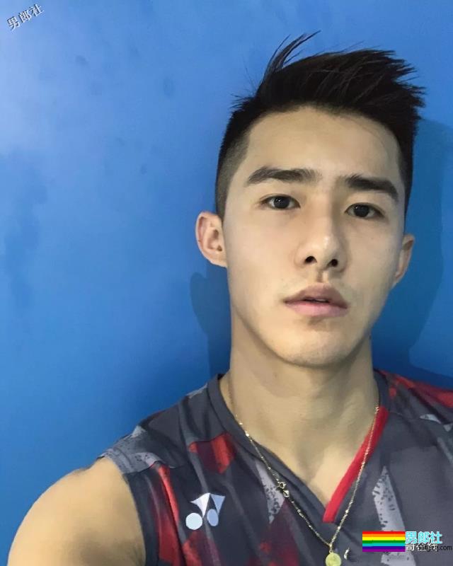 “高端零”牵手当红流量明星！高颜值名媛小狼狗六块腹肌出镜，原来是他啊…… - 51虹马