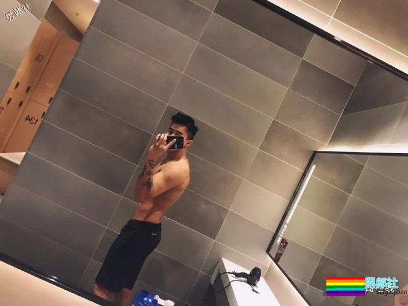 “高端零”牵手当红流量明星！高颜值名媛小狼狗六块腹肌出镜，原来是他啊…… - 51虹马