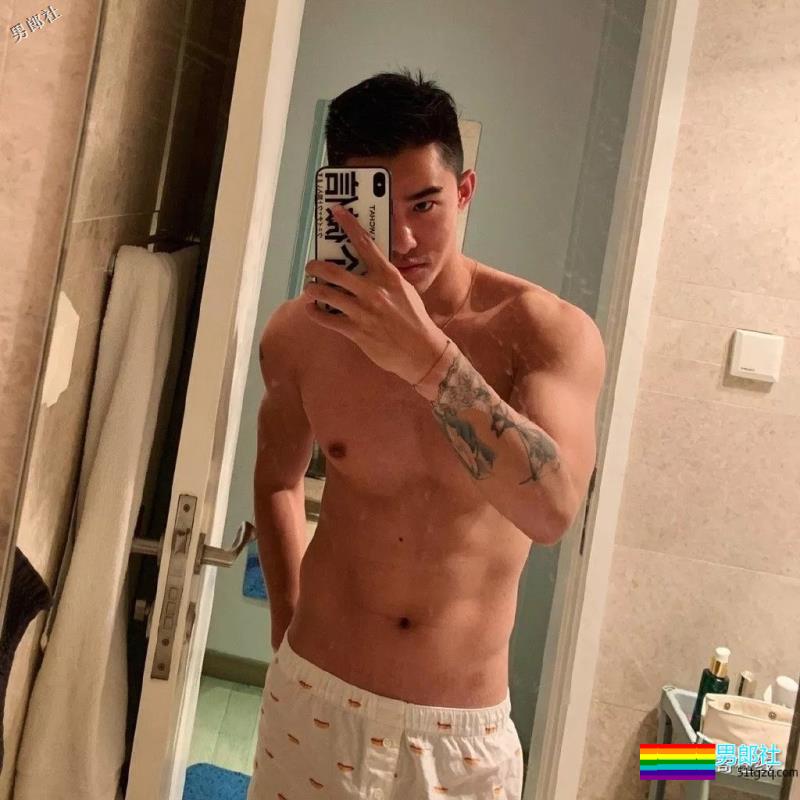 “高端零”牵手当红流量明星！高颜值名媛小狼狗六块腹肌出镜，原来是他啊…… - 51虹马