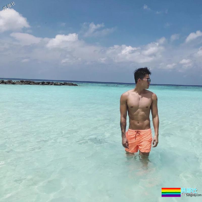 “高端零”牵手当红流量明星！高颜值名媛小狼狗六块腹肌出镜，原来是他啊…… - 51虹马