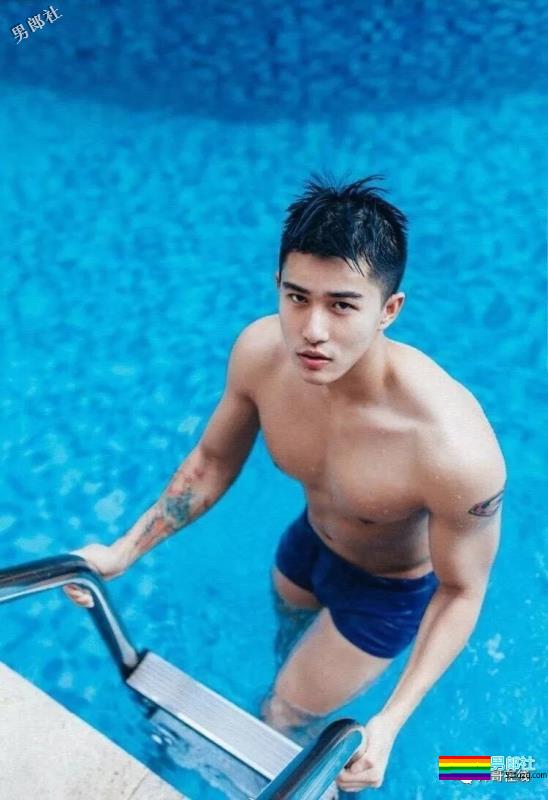 “高端零”牵手当红流量明星！高颜值名媛小狼狗六块腹肌出镜，原来是他啊…… - 51虹马