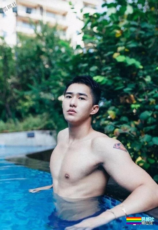 “高端零”牵手当红流量明星！高颜值名媛小狼狗六块腹肌出镜，原来是他啊…… - 51虹马