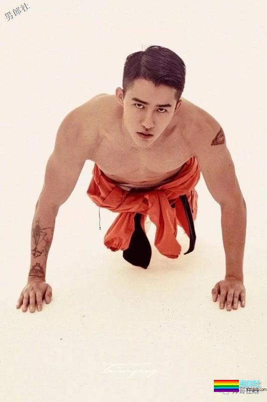 “高端零”牵手当红流量明星！高颜值名媛小狼狗六块腹肌出镜，原来是他啊…… - 51虹马