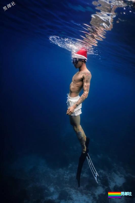 超帅网红肌肉男模，大长腿人鱼线石更照巨多，“下.海”拍片很吸睛！ - 51虹马