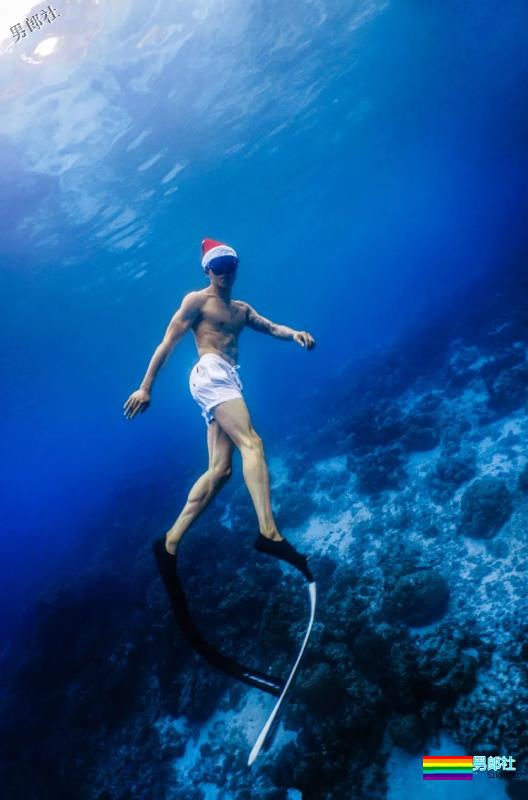 超帅网红肌肉男模，大长腿人鱼线石更照巨多，“下.海”拍片很吸睛！ - 51虹马