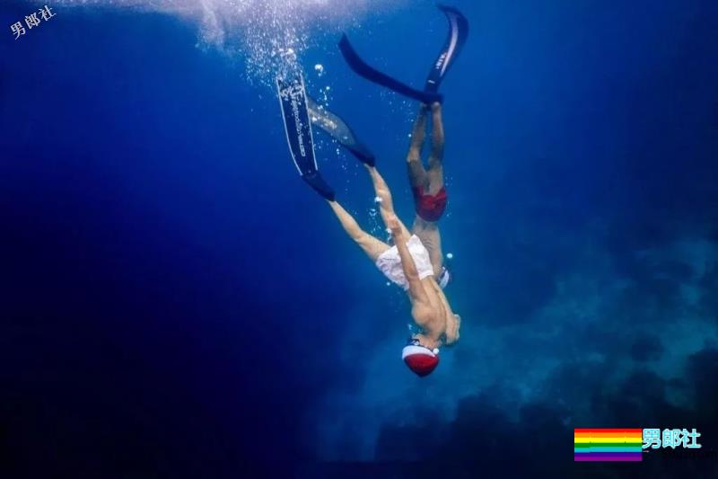 超帅网红肌肉男模，大长腿人鱼线石更照巨多，“下.海”拍片很吸睛！ - 51虹马