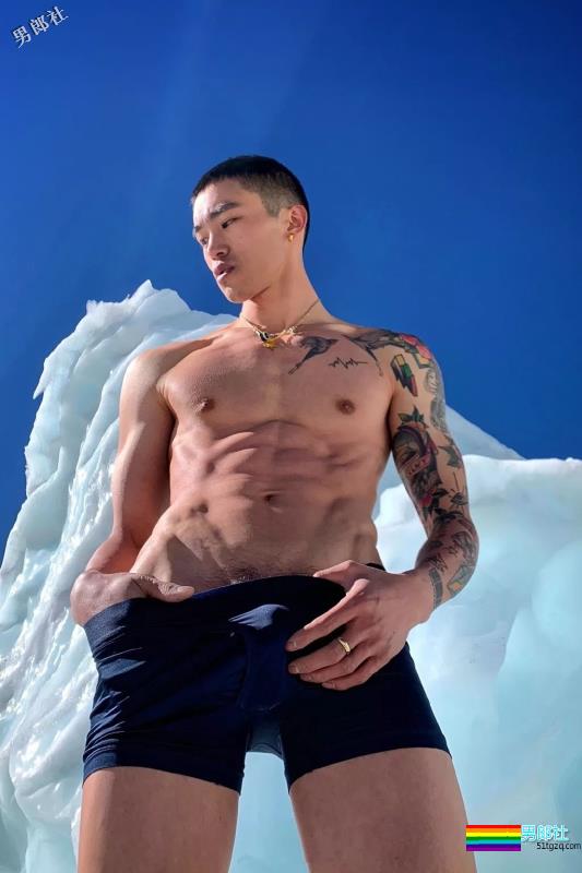 超帅网红肌肉男模，大长腿人鱼线石更照巨多，“下.海”拍片很吸睛！ - 51虹马