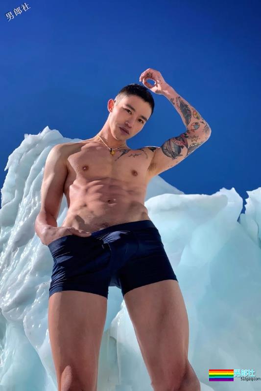 超帅网红肌肉男模，大长腿人鱼线石更照巨多，“下.海”拍片很吸睛！ - 51虹马