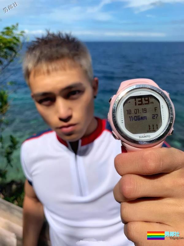 超帅网红肌肉男模，大长腿人鱼线石更照巨多，“下.海”拍片很吸睛！ - 51虹马