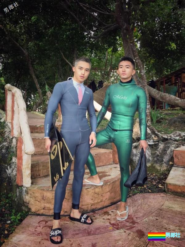 超帅网红肌肉男模，大长腿人鱼线石更照巨多，“下.海”拍片很吸睛！ - 51虹马