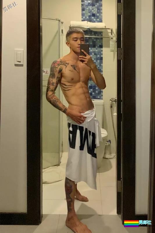 超帅网红肌肉男模，大长腿人鱼线石更照巨多，“下.海”拍片很吸睛！ - 51虹马