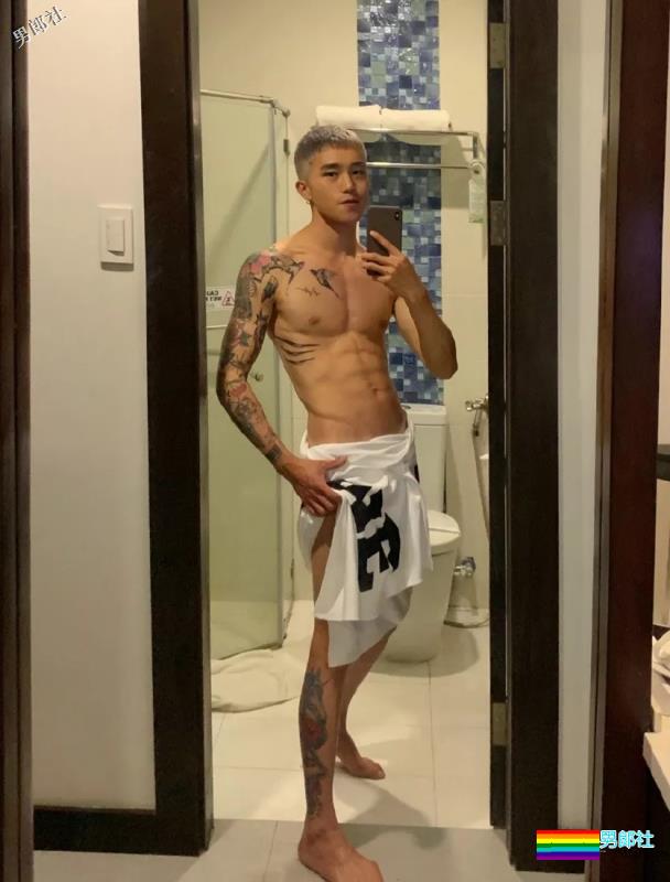 超帅网红肌肉男模，大长腿人鱼线石更照巨多，“下.海”拍片很吸睛！ - 51虹马