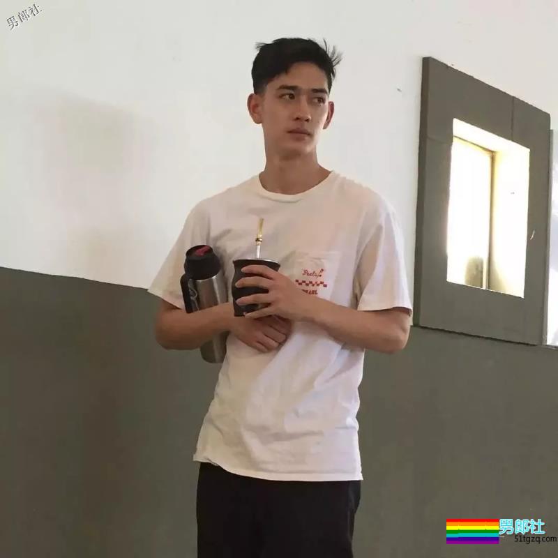 拥有冷酷禁欲脸的日本男模,我想温暖他的心! - 51虹马 拥有冷酷禁欲脸的日本男模,我想温暖他的心! - 51虹马