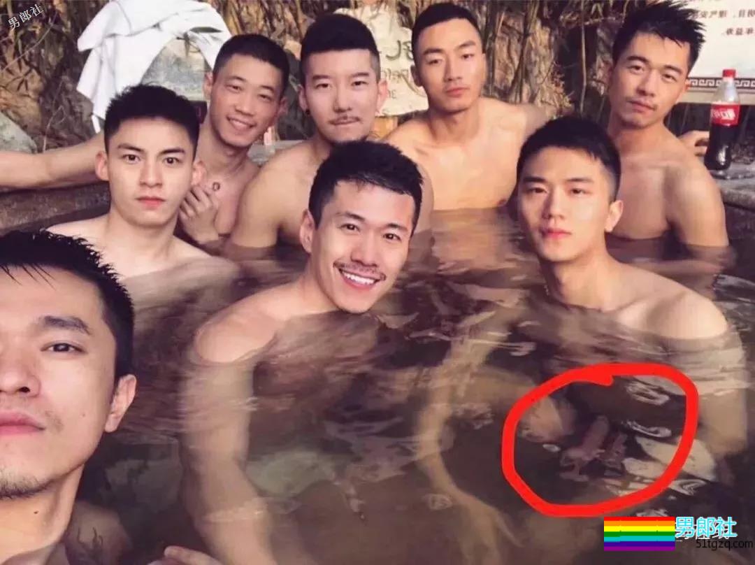 帅气体育生因名媛温泉合照走红！憨萌直小狼狗，长腿趬臀超吸睛！ - 51虹马