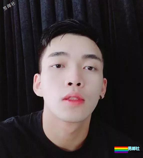 天菜正装私教爆肌公狗腰，和帅哥挤卫生间自拍，简直太会玩！ - 51虹马