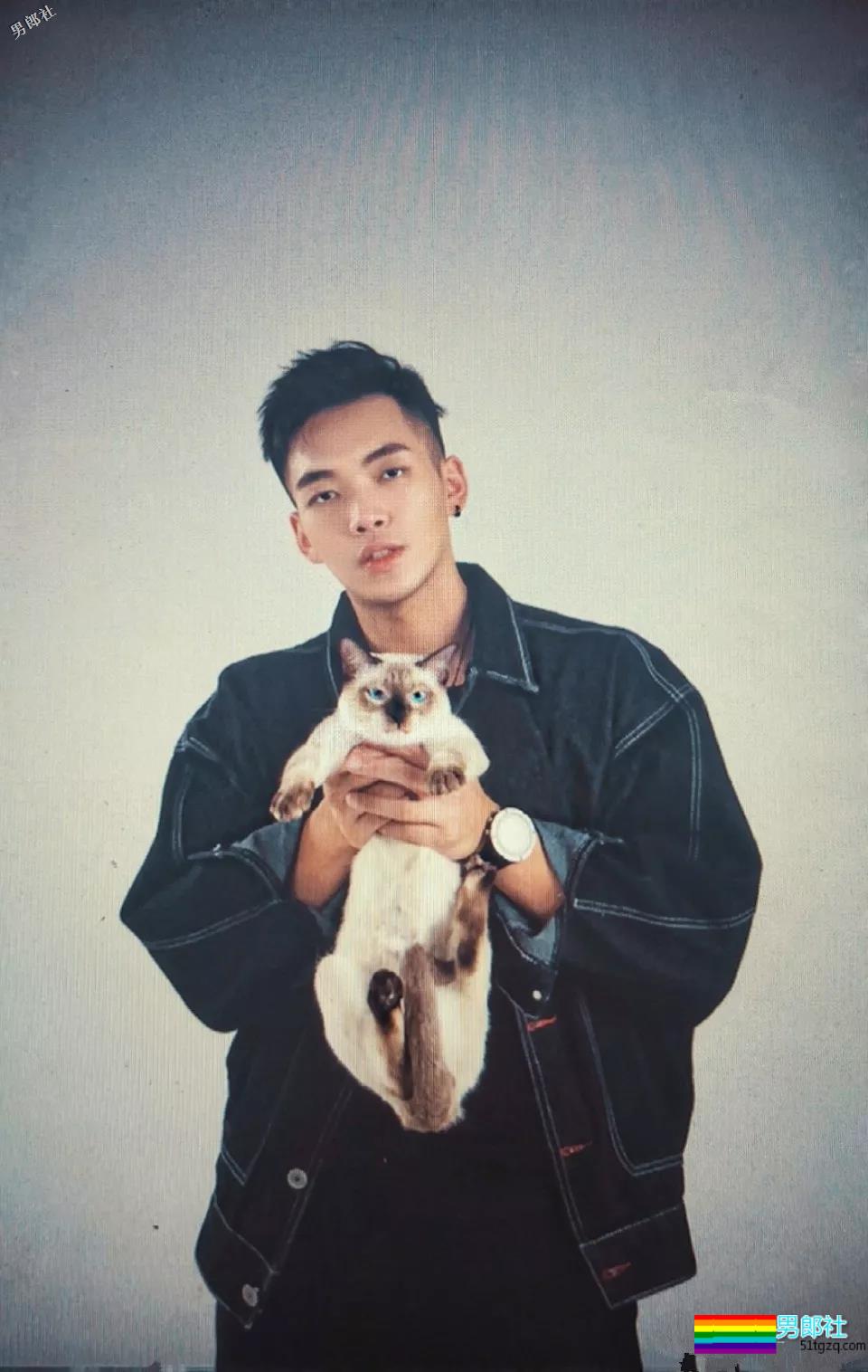 天菜正装私教爆肌公狗腰,和帅哥挤卫生间自拍,简直太会玩! - 51虹马 天菜正装私教爆肌公狗腰,和帅哥挤卫生间自拍,简直太会玩! - 51虹马