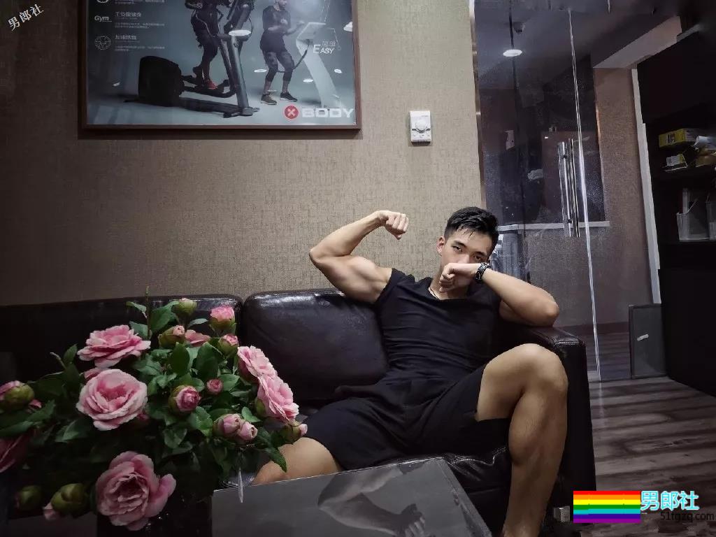 天菜正装私教爆肌公狗腰,和帅哥挤卫生间自拍,简直太会玩! - 51虹马 天菜正装私教爆肌公狗腰,和帅哥挤卫生间自拍,简直太会玩! - 51虹马