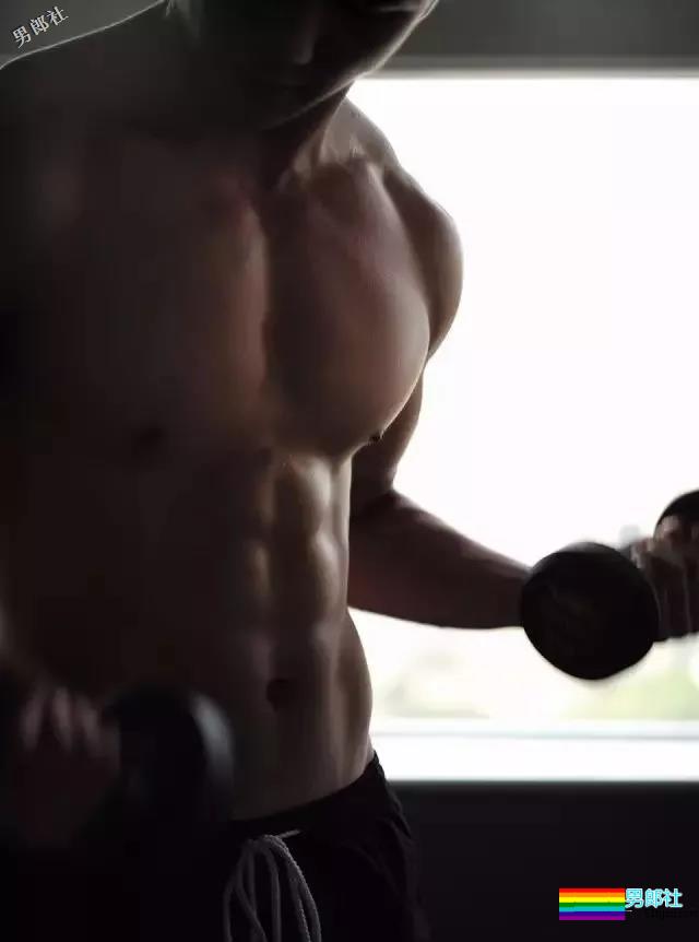 天菜正装私教爆肌公狗腰，和帅哥挤卫生间自拍，简直太会玩！ - 51虹马