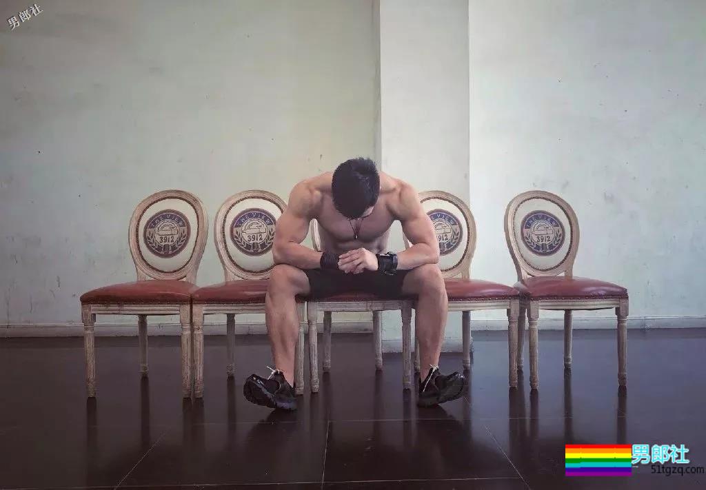 天菜正装私教爆肌公狗腰,和帅哥挤卫生间自拍,简直太会玩! - 51虹马 天菜正装私教爆肌公狗腰,和帅哥挤卫生间自拍,简直太会玩! - 51虹马