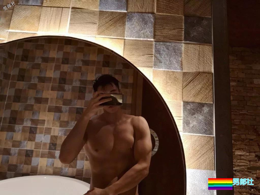 天菜正装私教爆肌公狗腰,和帅哥挤卫生间自拍,简直太会玩! - 51虹马 天菜正装私教爆肌公狗腰,和帅哥挤卫生间自拍,简直太会玩! - 51虹马