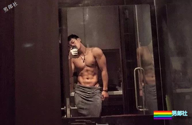 天菜正装私教爆肌公狗腰,和帅哥挤卫生间自拍,简直太会玩! - 51虹马 天菜正装私教爆肌公狗腰,和帅哥挤卫生间自拍,简直太会玩! - 51虹马