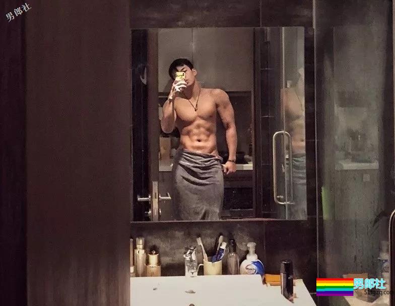 天菜正装私教爆肌公狗腰,和帅哥挤卫生间自拍,简直太会玩! - 51虹马 天菜正装私教爆肌公狗腰,和帅哥挤卫生间自拍,简直太会玩! - 51虹马