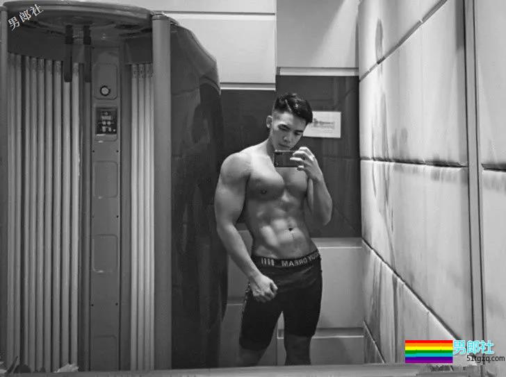 天菜正装私教爆肌公狗腰，和帅哥挤卫生间自拍，简直太会玩！ - 51虹马