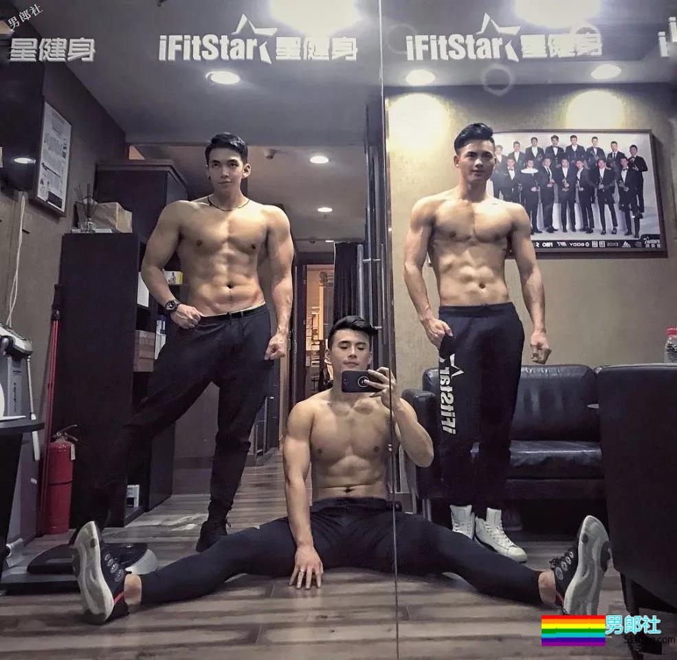 天菜正装私教爆肌公狗腰，和帅哥挤卫生间自拍，简直太会玩！ - 51虹马