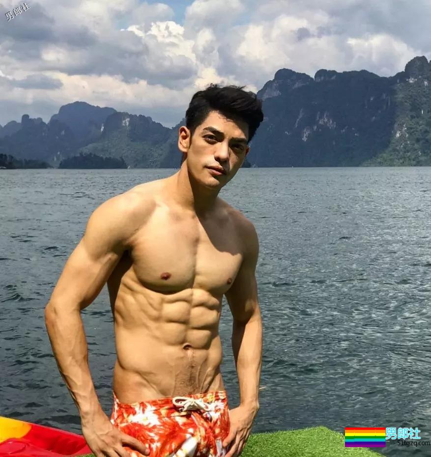 惨！鼻子再大也架不住被黑！筋肉网红遭P图…… - 51虹马